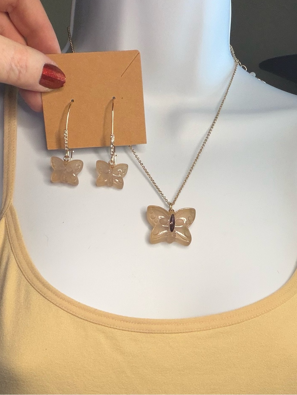 BETSEY JOHNSON Butterfly Pendant Necklace & Earrings Set Amber Champagne Resin